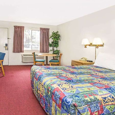 Knights Inn Aurora Δωμάτιο φωτογραφία