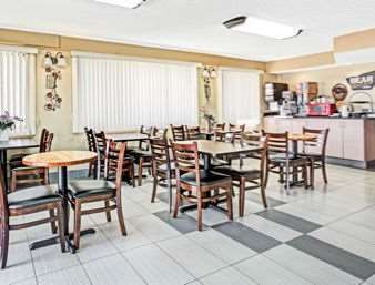 Knights Inn Aurora Εστιατόριο φωτογραφία