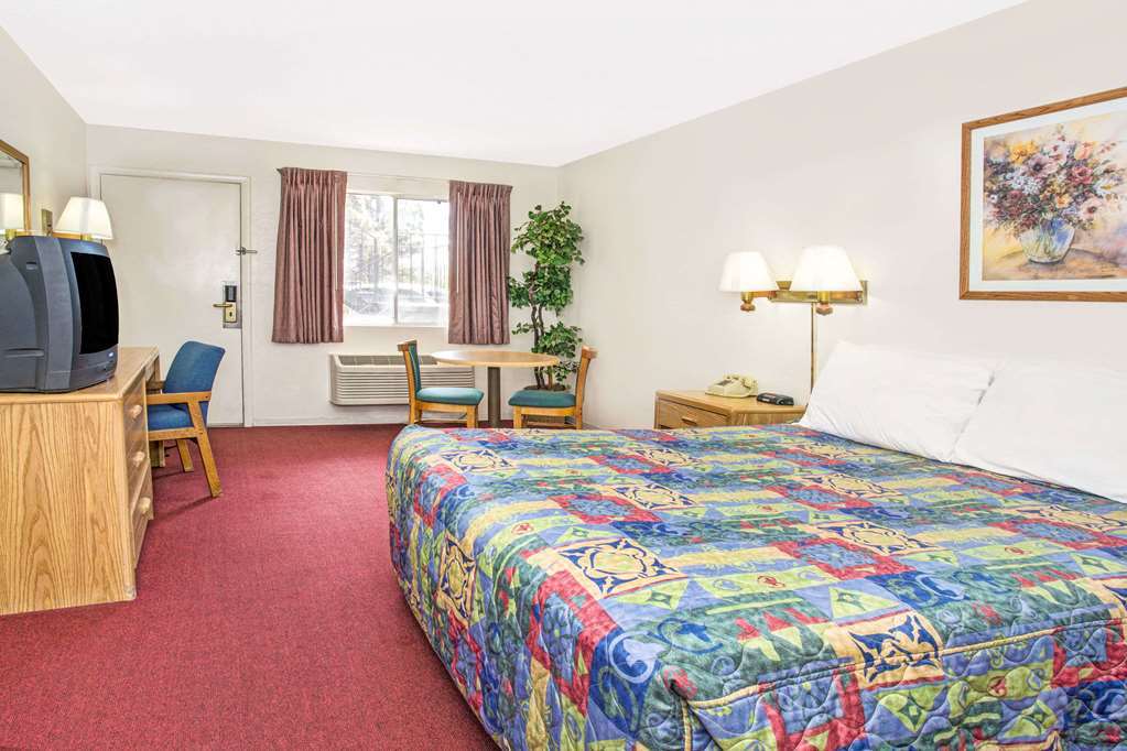 Knights Inn Aurora Δωμάτιο φωτογραφία