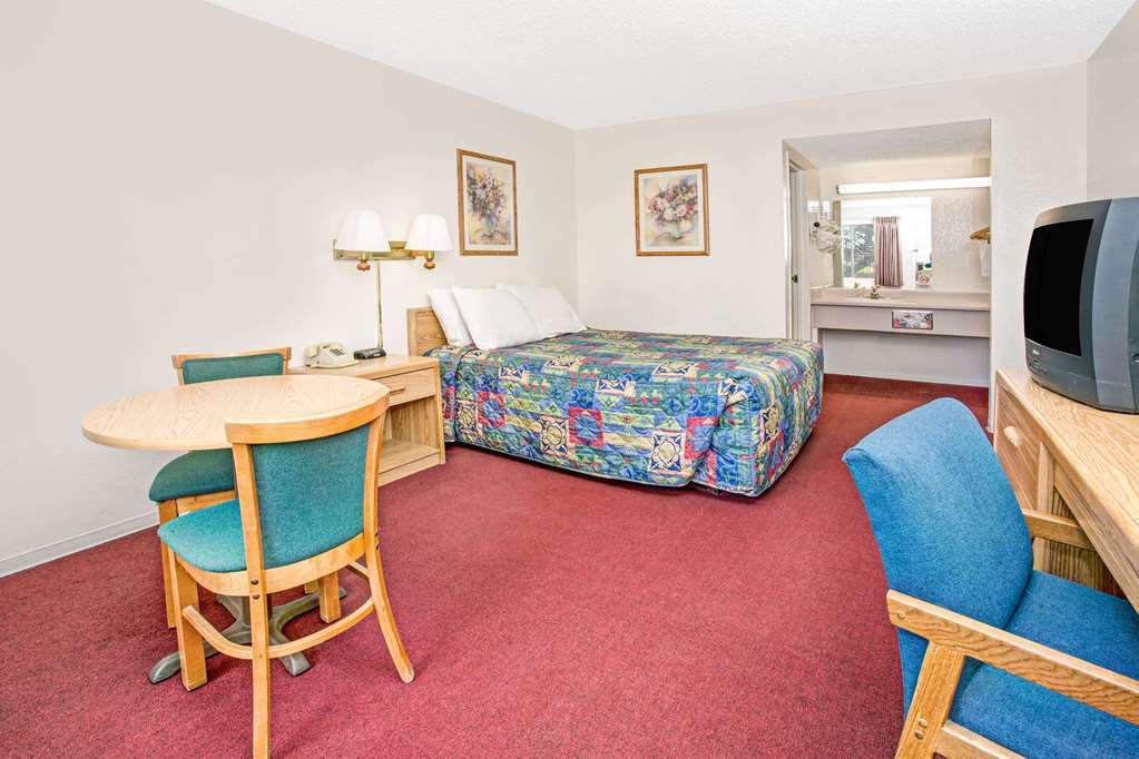Knights Inn Aurora Δωμάτιο φωτογραφία